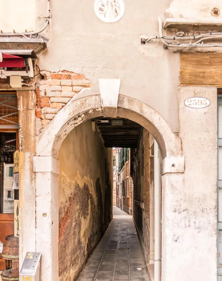 Gold And Red - The Venetian Style With Terrace Daire Venedik