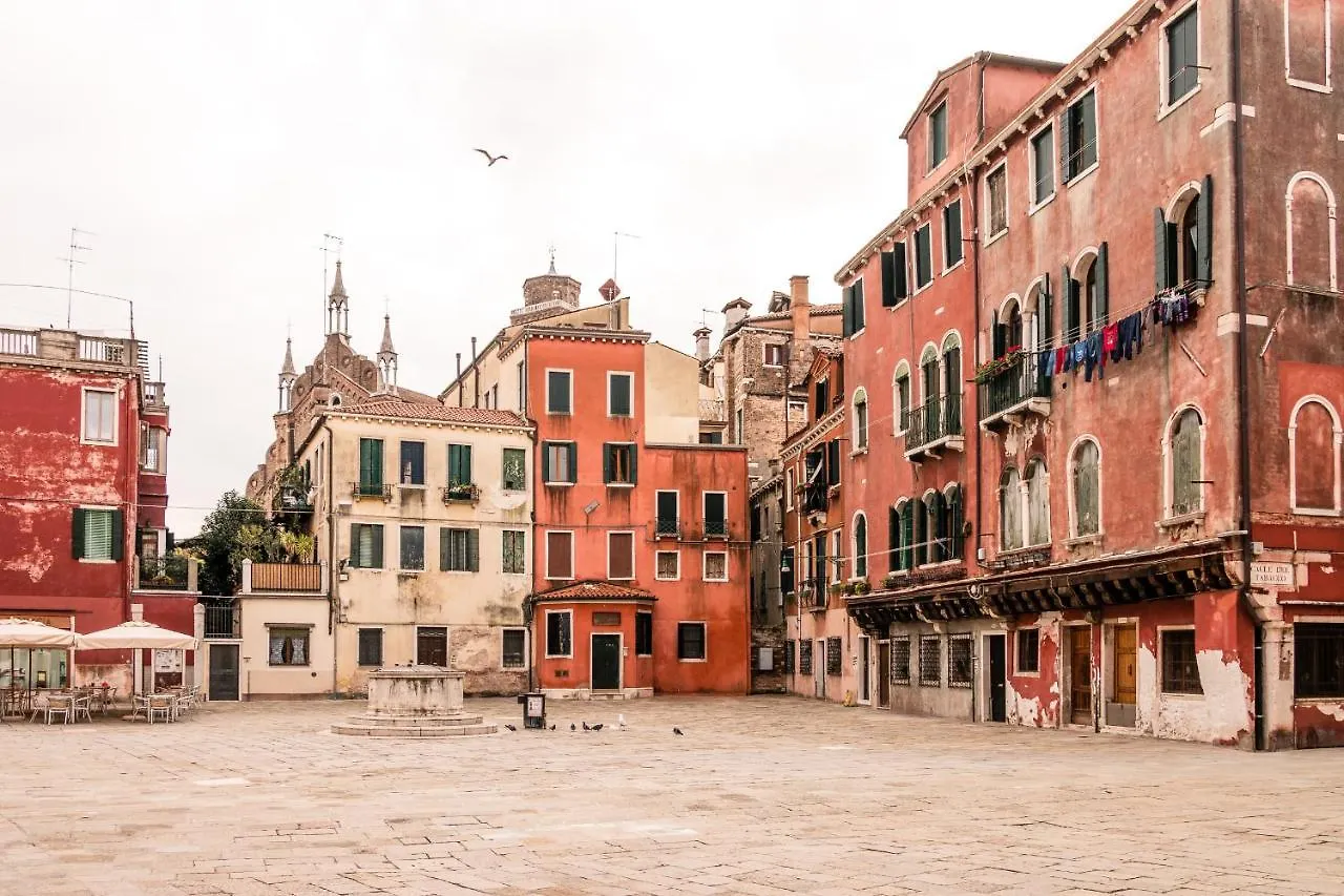 Gold And Red - The Venetian Style With Terrace Daire İtalya