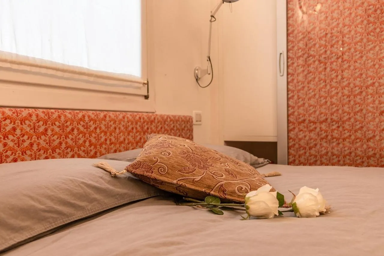 Apartament Gold And Red - The Venetian Style With Terrace 0*, Wenecja Włochy