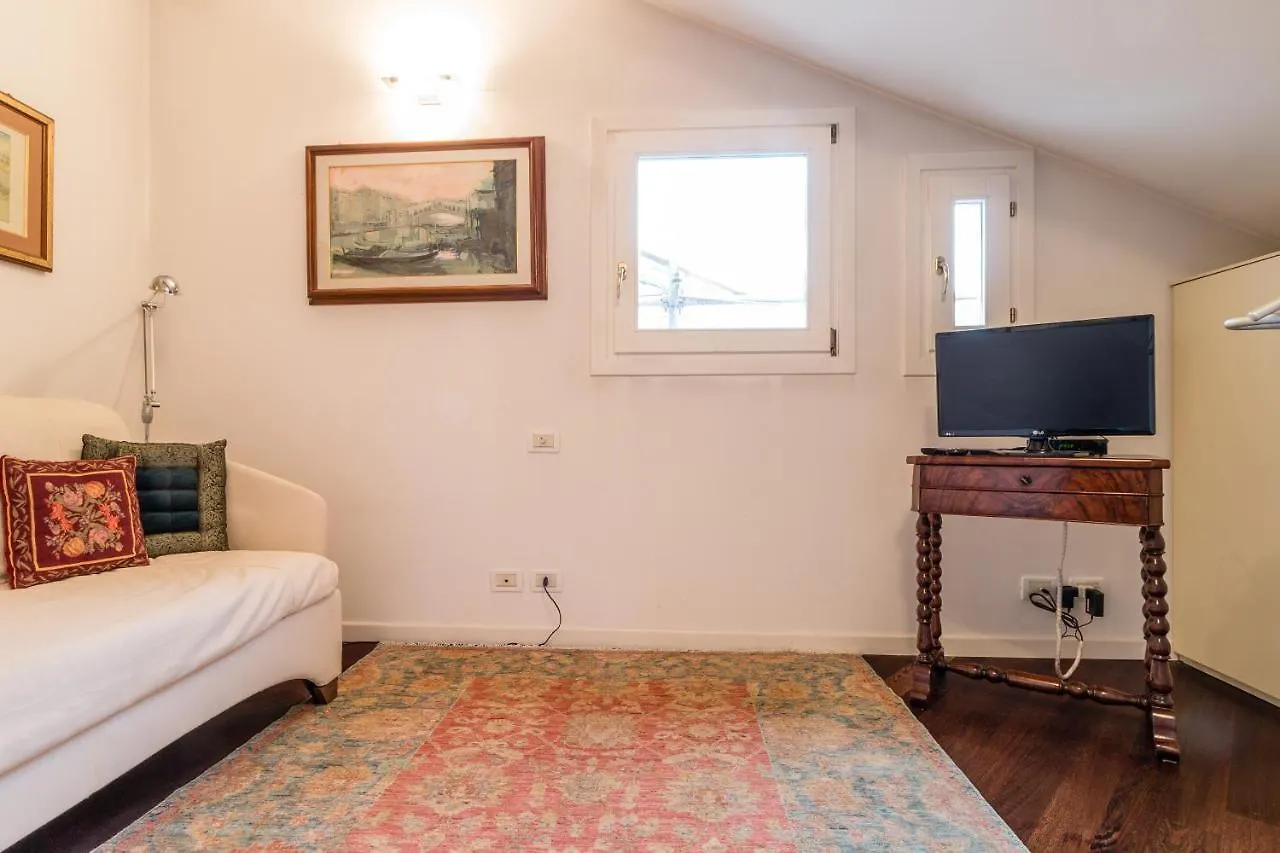 Apartament Gold And Red - The Venetian Style With Terrace