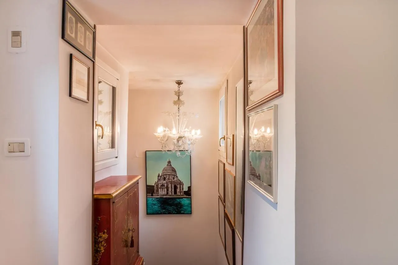 Apartament Gold And Red - The Venetian Style With Terrace 0*, Wenecja