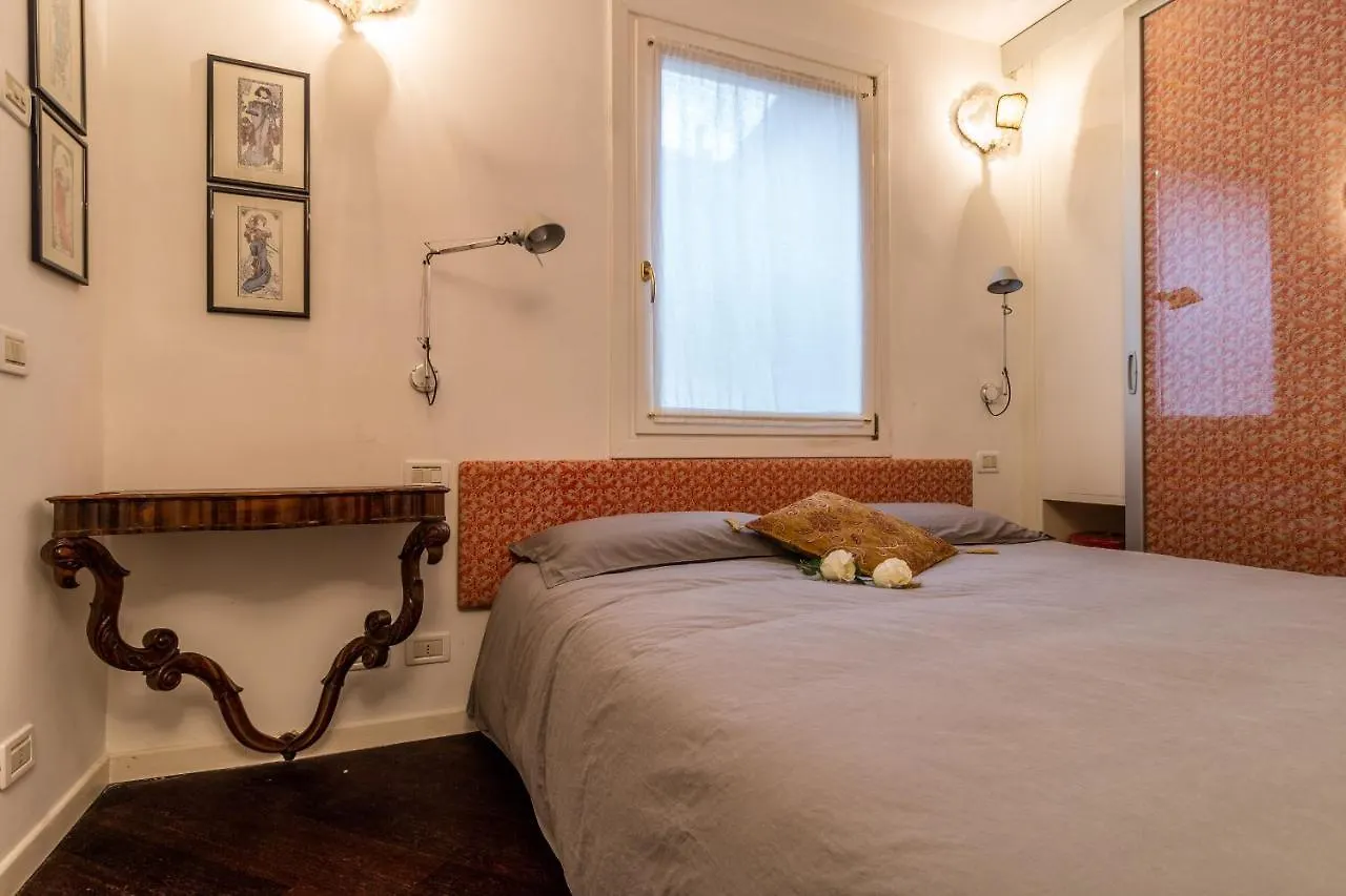 Apartament Gold And Red - The Venetian Style With Terrace 0*, Wenecja Włochy